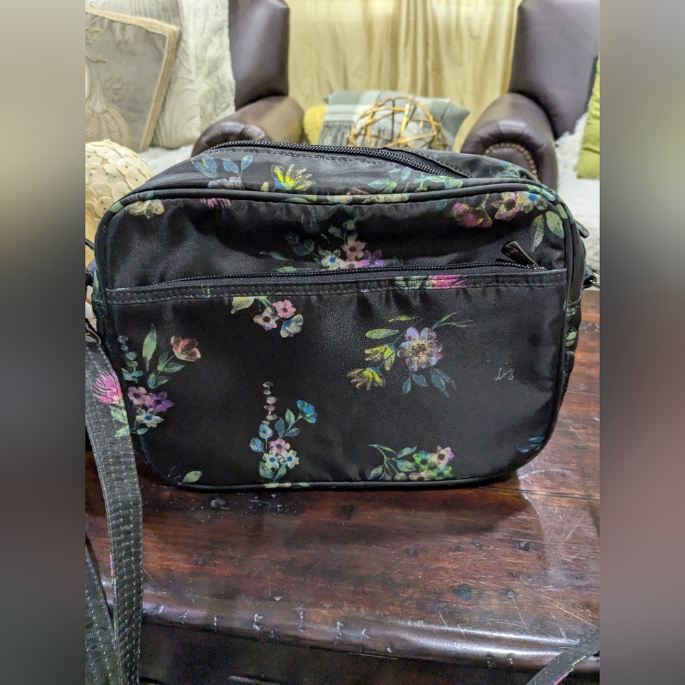 Lug Carousel XL Floral Black Quilted Bag - Picture 6 of 12